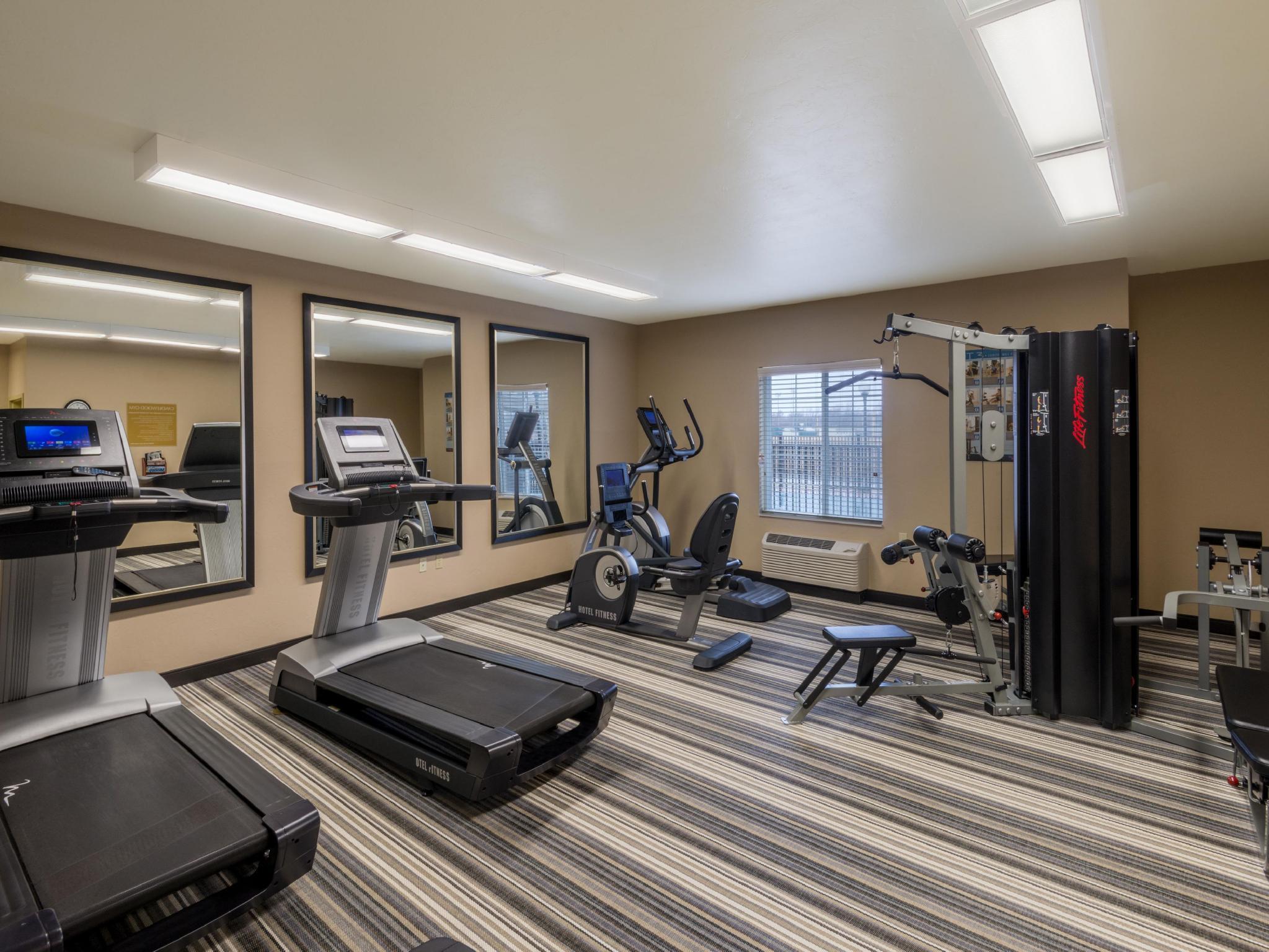 Candlewood Del By Ihg Hotel
